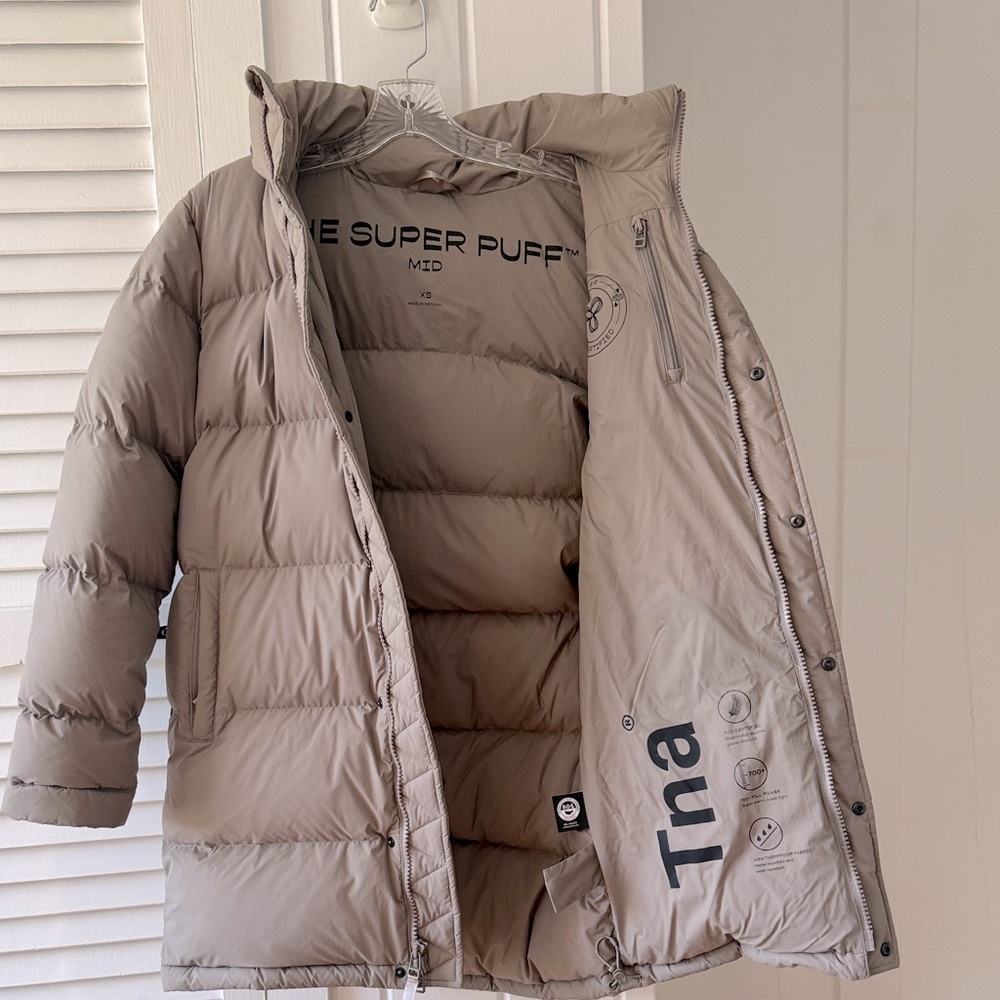 TNA Super Puff Mid Jacket in Beige